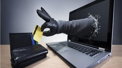 التطبيقات الإلكترونية المزيفة “تجارة في الوهم” واللواء محمود الرشيدي: لا تخضع للرقابة ونحتاج إلى أجهزة متخصصة 