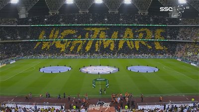 جماهير الاتحاد تستفز رونالدو بعد نزوله إلى أرض الملعب: “ميسي.. ميسي” (فيديو)