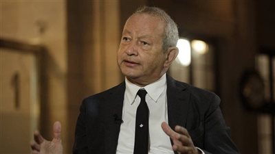 ساويرس يكشف سر عدم قيادته لسيارته في شوارع القاهرة 