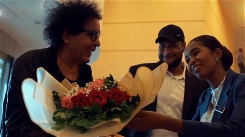 محمد منير لحظة وصوله