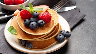 طريقة عمل البان كيك، فطائر مميزة ومغذية بنكهات مختلفة