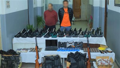 ضبط شخصين بحوزتهما ترسانة أسلحة وذخائر بدون ترخيص بالشرقية 