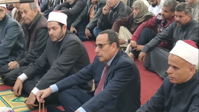 محافظ شمال سيناء يؤدي صلاة الجمعة في مسجد النصر بالعريش
