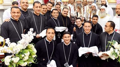 4 أساقفة يشاركون في حفل تخريج دفعة جديدة من إكليريكية المحرق