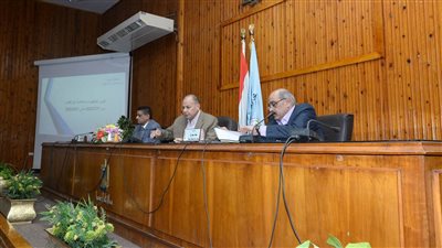 منح البداري حافز مادي لإنجازهم أكبر قدر من عقود تقنين أراضي الدولة في أسيوط 