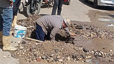 محافظ الجيزة يتابع إصلاح كسر بماسورة مياه في العمرانية (صور) 