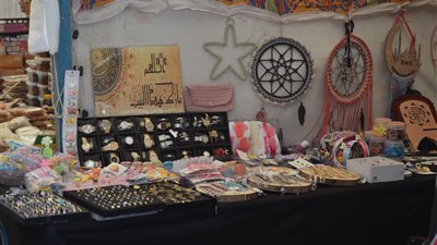 أسعار المفروشات والإكسسوارات بمعرض وزارة الزراعة بالأورمان