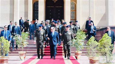 الرئيس السيسي يلتقي قادة القوات المسلحة