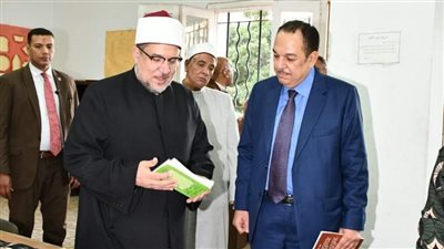 وزير الأوقاف وسفير الكويت يتفقدان مكتبة معسكر أبو بكر الصديق بالإسكندرية