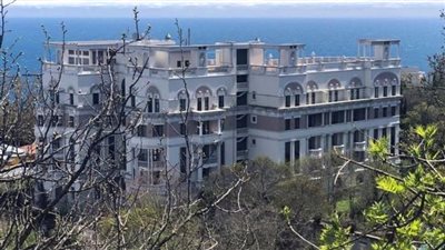 بعد تأميم المنشآت الأوكرانية لروسيا إلى من تمنح شقة زيلينسكي في القرم؟