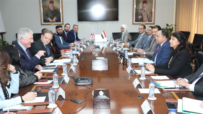 وزير المالية والسفير