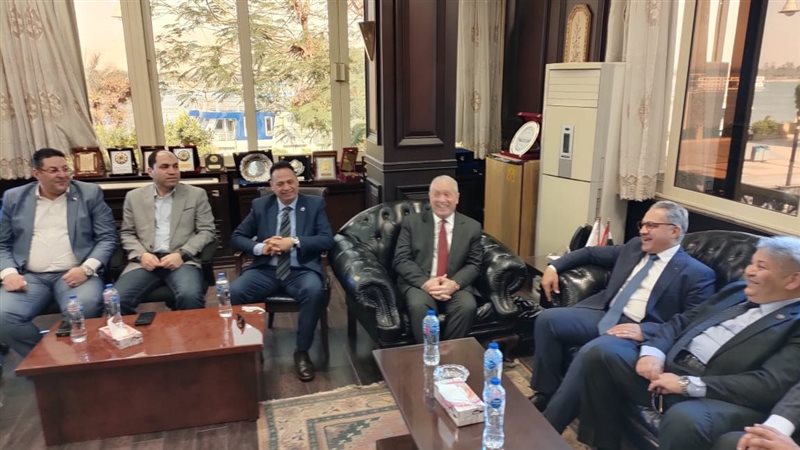 وفد لجنة الإدارة