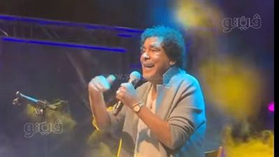 أول فيديوهات من حفل محمد منير بالخرطوم، وعنقود العنب تشعل حماس السودانيين (فيديو)