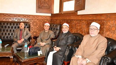 انطلاق مقرأة كبار القراء برواية حفص من مسجد الإمام الحسين (فيديو)