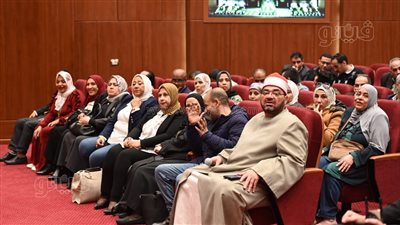 توافد المواطنين لمديرية أمن القاهرة بالرحاب لحضور مراسم قرعة الحج (صور) 