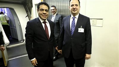 سفير مصر بجنوب إفريقيا يرافق بعثة الأهلي إلى ملعب مباراة صن داونز 