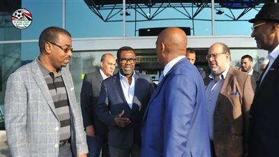 رئيس الكاف يصل القاهرة لحضور نهائي كأس الأمم الأفريقية للشباب 