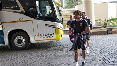 تحرك حافلة الأهلي لملعب لوفتس استعدادا لمواجهة صن داونز (فيديو)