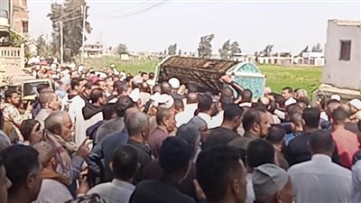 جنازة مهيبة لمسن توفى أثناء الصلاة داخل مسجد بالغربية (صور)
