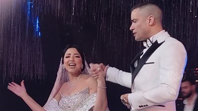 شاكوش يغني لـ 