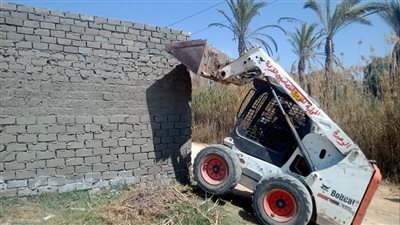 إزالة حالتي تعدى بالبناء على الأراضي الزراعية في الإسماعيلية 