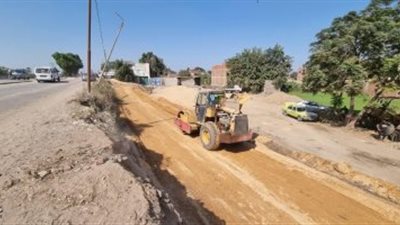 شاهد أعمال رصف طريق طراد النيل بالقيراطيين (فيديو)