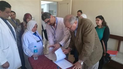 وكيل وزارة الصحة بالقليوبية يحيل بعض الأطباء للتحقيق