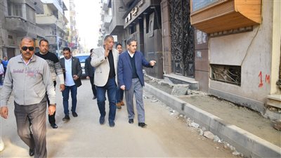 محافظ الغربية يتفقد مشروعات الرصف بكفر الزيات وطنطا