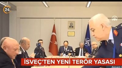 جنرال تركي يجمع أكواب الشاي الفارغة في اجتماع بالناتو (فيديو) 