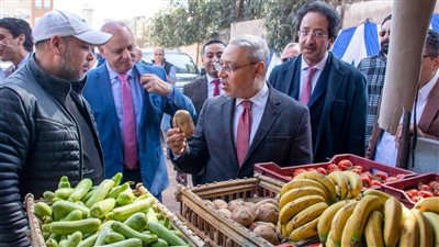 رئيس جامعة طنطا يفتتح منفذا لبيع السلع الغذائية بأسعار مخفضة للطلاب 