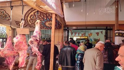 غراب يفتتح معرض مستلزمات شهر رمضان والعيد بأسعار مخفضة بالزقازيق (فيديو)