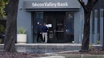 خبير اقتصادي يوضح أسباب وتداعيات أزمة بنك سيليكون فالي بعد انهياره