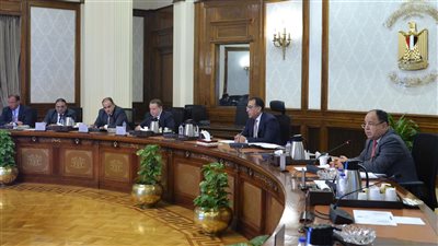 رئيس الوزراء يتابع موقف تطبيق منظومة الشحن المسبق ACI