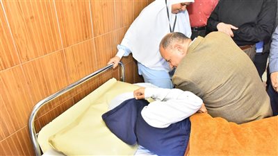 محافظ أسيوط: الطب الشرعي أثبت عدم إصابة طالبات الثانوي الفني بتسمم غذائي 