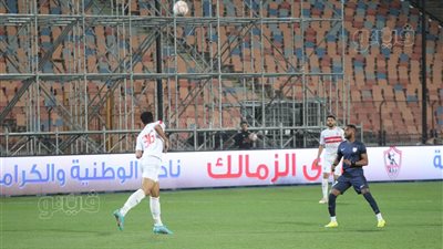 مدرب الزمالك يطالب مصور التلفزيون بإعادة لقطة ركلة الجزاء أمام إنبي (فيديو) 