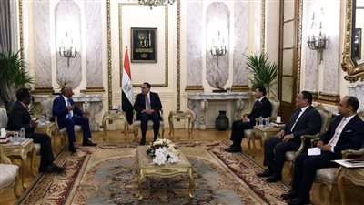 رئيس الوزراء يلتقي رئيس الكاف بحضور أشرف صبحي (صور)