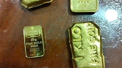 ضبط محاولة تهريب قطع وسبائك ذهبية داخل ماكينة حلاقة بمطار برج العرب