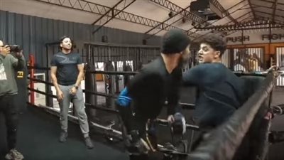 إصابة آدم الشرقاوي في كواليس تصوير فيلم خمس جولات (فيديو) 