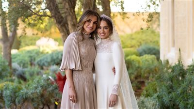 الملكة رانيا توجه رسالة مؤثرة لابنتها الأميرة إيمان بعد زفافها (صور)