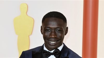 الأوسكار، التيك توكر السنغالي خابي لام على السجادة البيج للحفل 