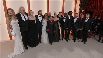 الأوسكار، طاقم فيلم Triangle Of Sadness مجتمعين على سجادة الحفل 