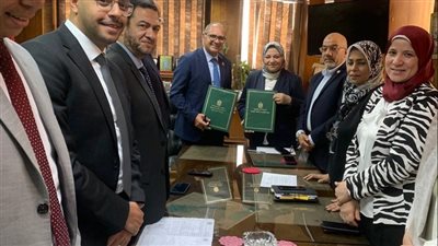 المصرية لنقل الكهرباء توقع عقدا لتوسيع محطة محولات شرق مطروح