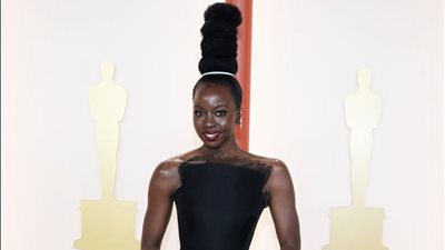 الأوسكار، داناي غوريرا بتسريحة شعر غريبة في حفل توزيع الجوائز (فيديو)