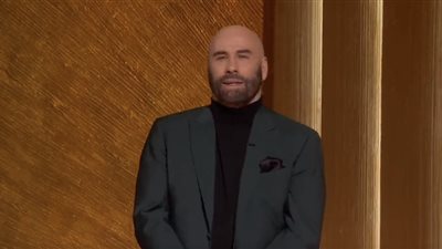 الأوسكار، جون ترافولتا يبكي على المسرح (فيديو)