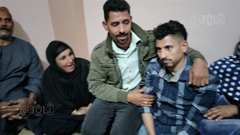 ناصر مع أسرته، فيتو