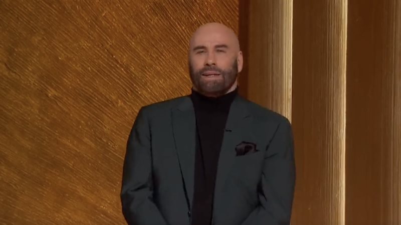 جون ترافولتا، فيتو