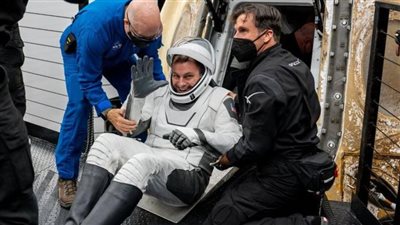 بعد قضائه 6 أشهر في الفضاء.. طاقم Crew-5 يصل إلى الأرض (صور)