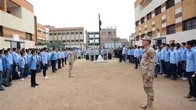 مدير الإدارة التعليمية بالجيزة يتفقد المدارس الثانوية العسكرية 