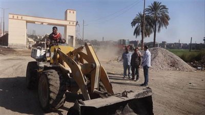 افتتاح أعمال تطوير موقف البياضية بالأقصر