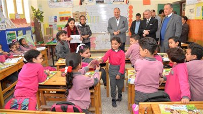 محافظ أسيوط يتابع الكشف عن الأنيميا وقصر القامة بالمدارس 